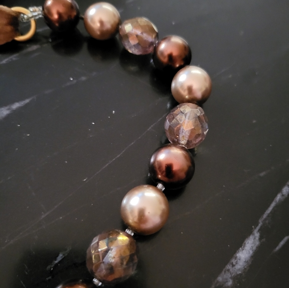 Rich brown glass beaded necklace - Picture 3 of 4